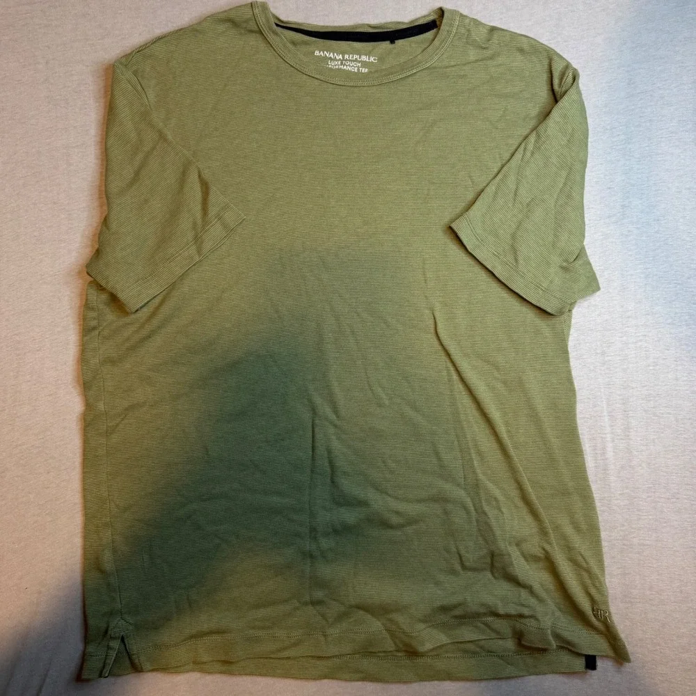 Banana Republic Luxe Touch Performance Tee Mens Large Olive Green Micro Stripe